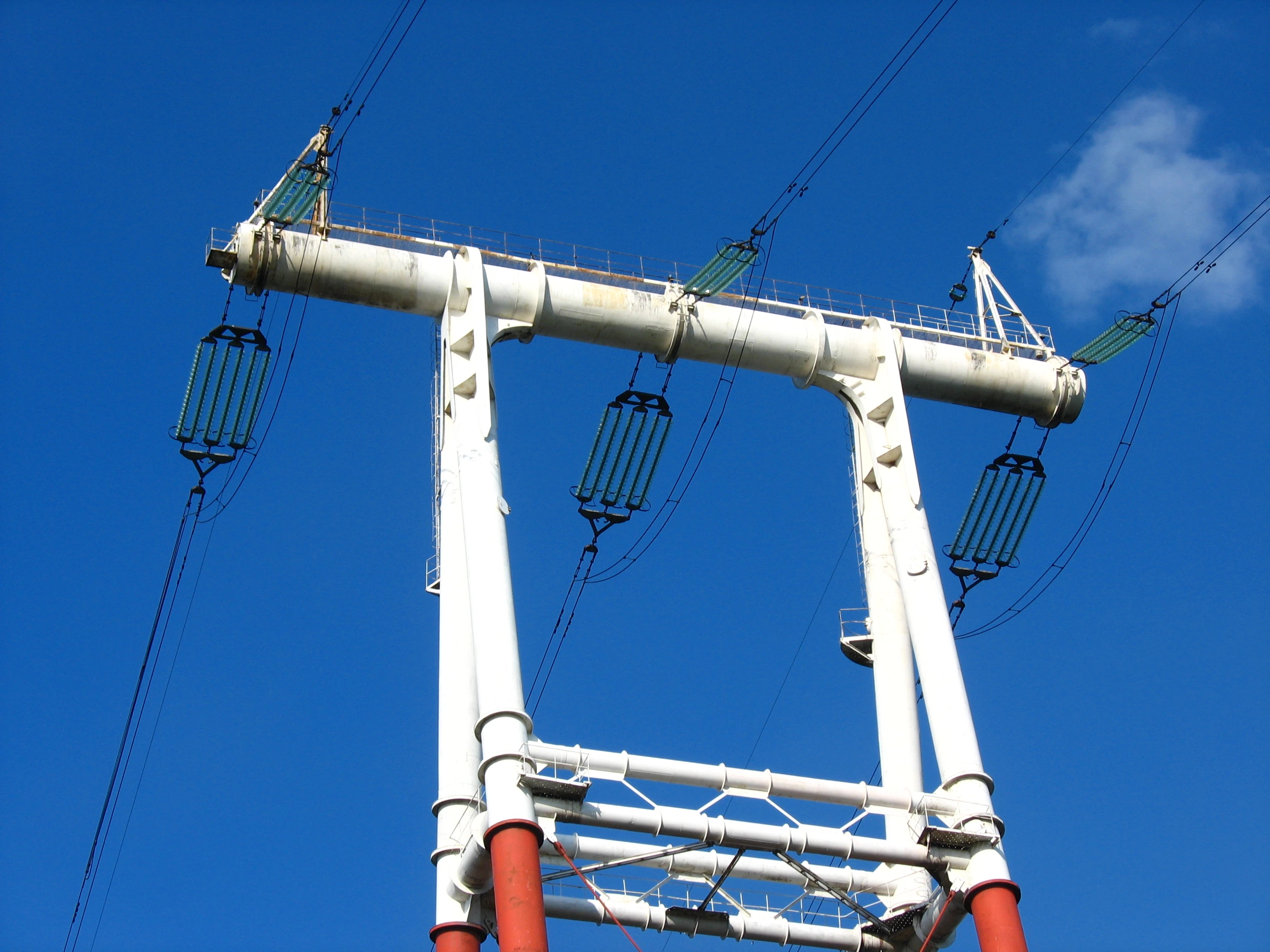 Transmission pylon